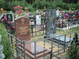 Памятник из красного гранита