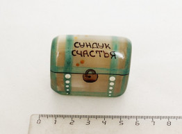 Sv44-00409 Сувенир "Сундук счастья" из селенита 50*37*25 мм, цвет зеленый