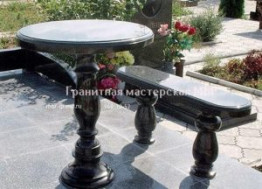 Стол и лавочка