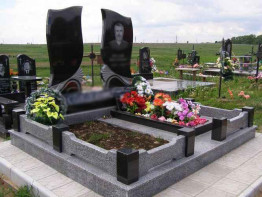 Мемориальный комплекс из гранита