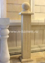 Бежевые мраморные колоны