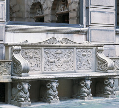 Каменная скамья. Raphael Seat