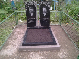 два памятника из гранита