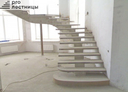 Монолитные бетонные лестницы на центральном косоуре
