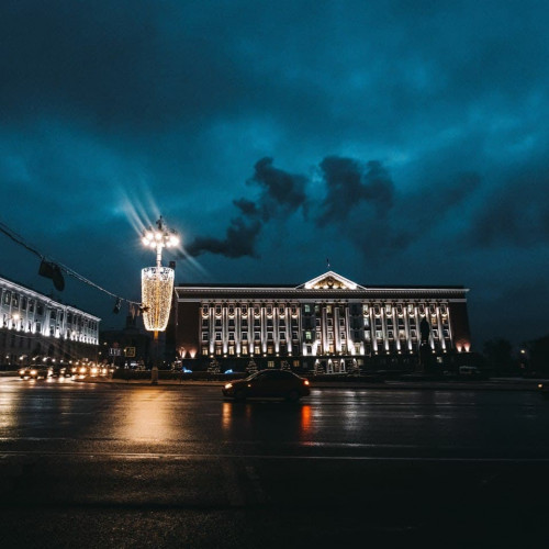 Администрация Курской области ищет подрядчика для ремонта трёх этажей Дома Советов за 73,6 млн рублей.