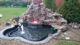 Декоративный пруд с водопадом в пос. Токсово