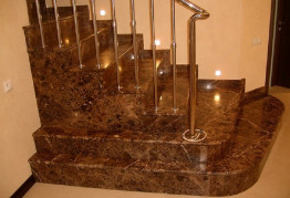 ЛЕСТНИЦА ИЗ МРАМОРА EMPERADOR DARK