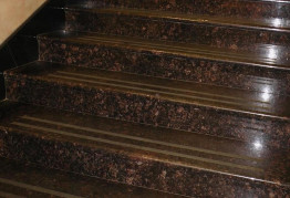 ЛЕСТНИЦА ИЗ ГРАНИТА TAN BROWN